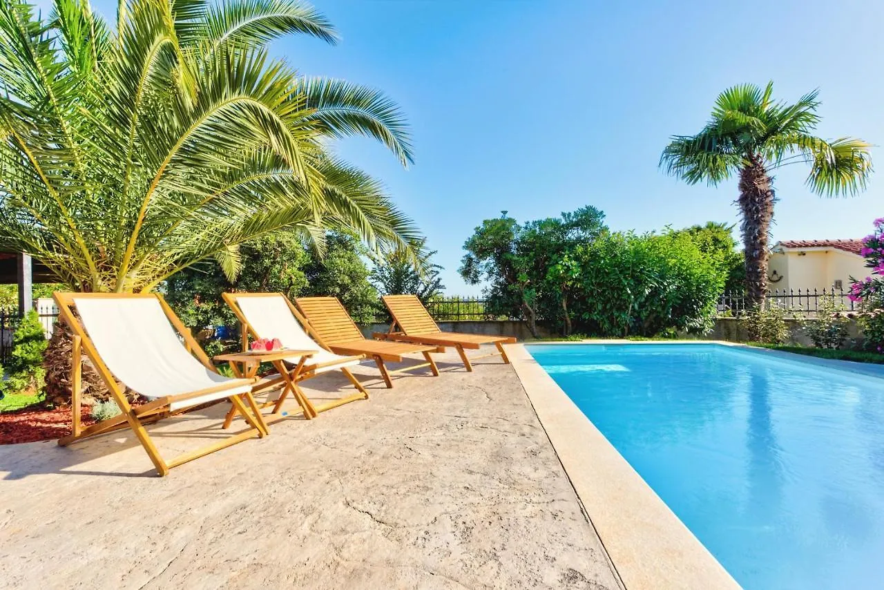 Villa Boky Kastelir